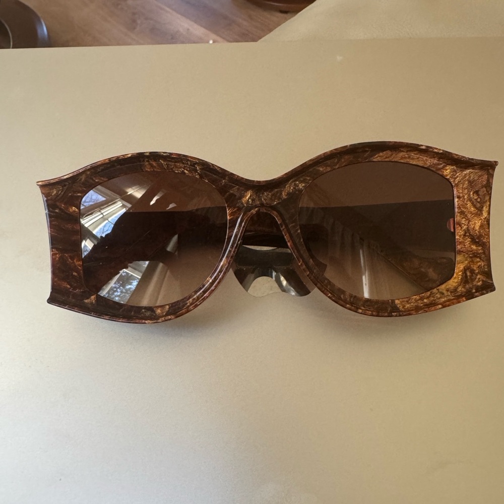 Loewe paula Ibiza Stylish Brown Sunglasses - Picture 6 of 6